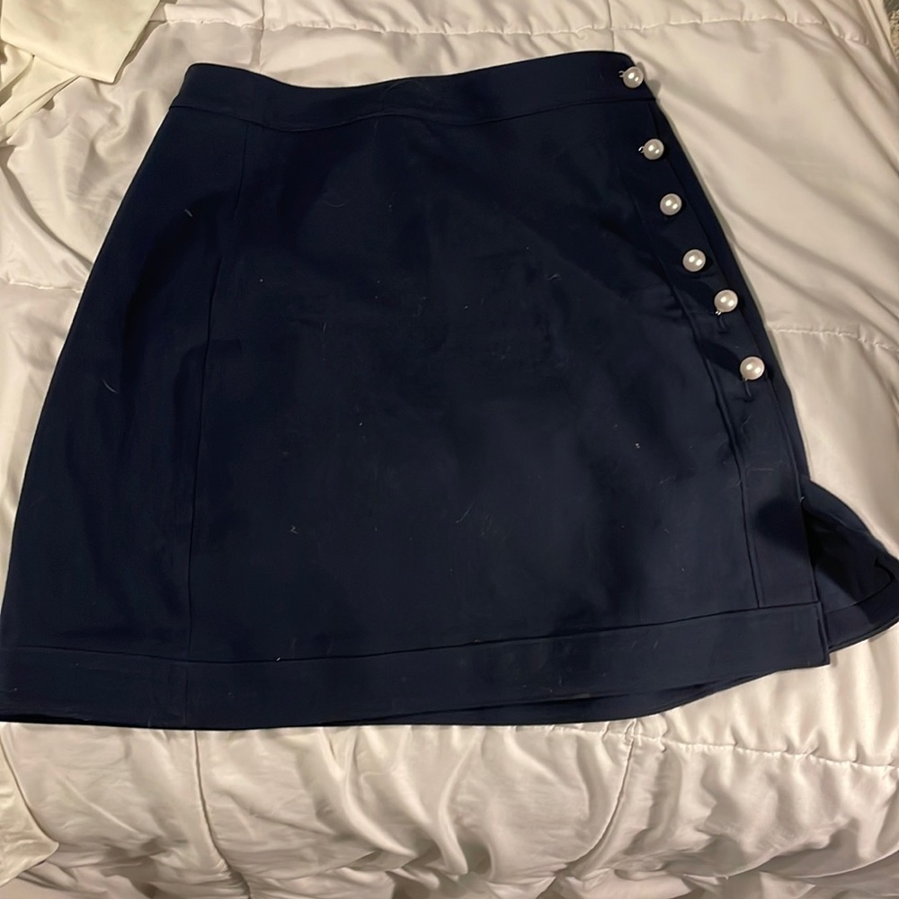 Ann Taylor factory Size 6  navy skirt with pearls